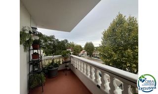 Apartment in Alberes. Bonito piso en venta en la zona comercial de empuriabrava
