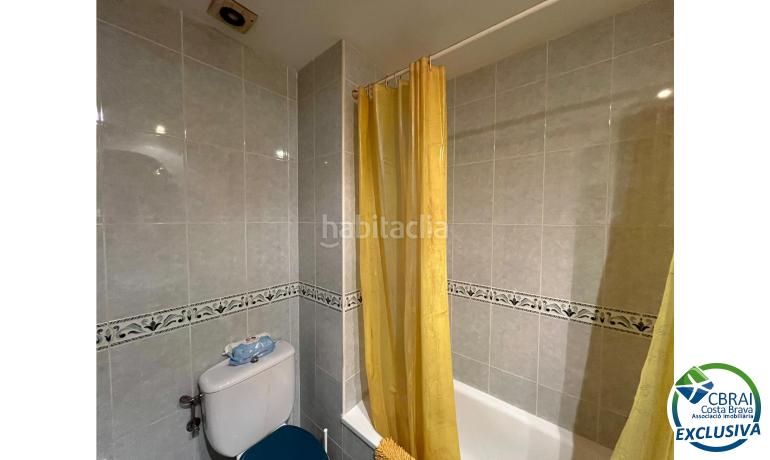 Foto 16c3431e-b2a6-4333-937f-af5f0afd198d. Apartament amb aparcament a Eixample-Horta Capallera Figueres