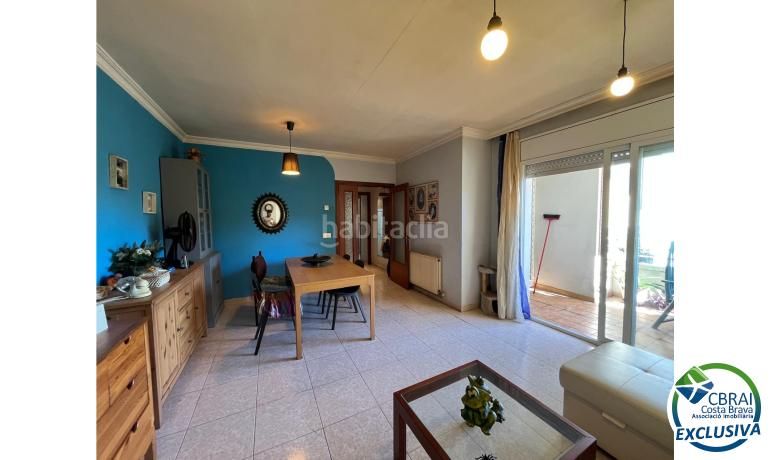 Foto 727df109-c184-4038-8bb4-5d5d31e4f6d1. Apartament amb aparcament a Eixample-Horta Capallera Figueres