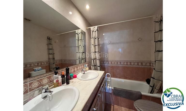 Foto a54f4f75-f0e4-4494-9be1-aa23ee4ced31. Apartament amb aparcament a Eixample-Horta Capallera Figueres