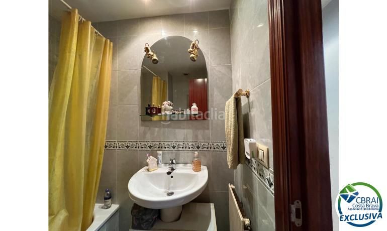 Foto efee1fe4-3a00-48df-aa73-f08cf1fbfa49. Apartament amb aparcament a Eixample-Horta Capallera Figueres