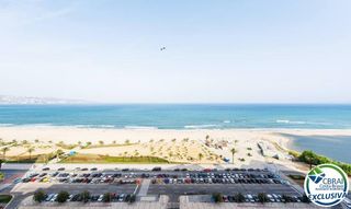 Studio  Carrer poblat tipic-edifici nausica. Estudio con terraza y espectaculares vista al mar en empuriabrav
