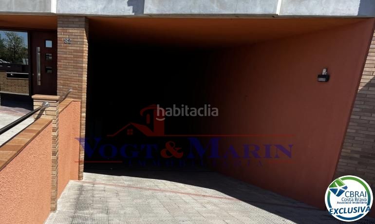 Foto 6a992b8c-18f5-46d6-8265-67358ca68ebc. Aparcament cotxe a Centre Figueres