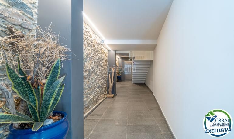 Foto 4f94beed-a1df-4d8d-9ed6-02accf20d8fc. Apartament amb calefacció aparcament a Centre Roses