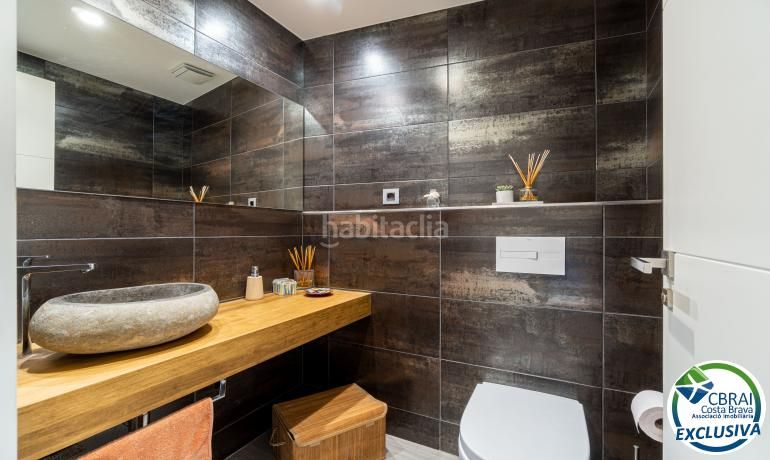 Foto d5fc9402-7d18-41c5-9253-197a120ab2e1. Apartament amb calefacció aparcament a Centre Roses