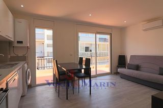 Appartement  Carrer de la roca negra. Luminoso piso moderno a 200 m de la playa con terraza, vistas y