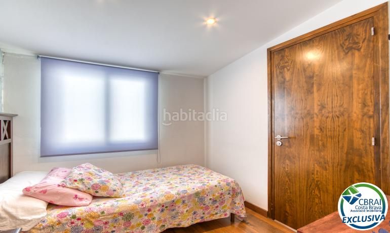 Foto c5c45ed0-a3d1-4a45-a6f1-ba29e25e42d5. Casa adossada amb aparcament a Segre - Ebre - Ter Empuriabrava