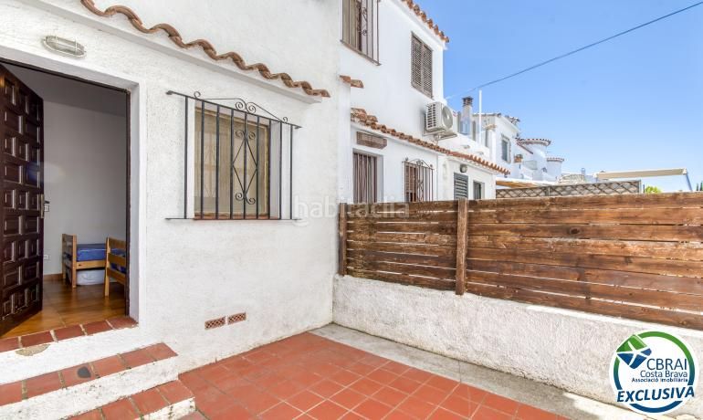 Foto e72c5f36-81c7-404d-a2ae-5f688766a11e. Casa adossada amb aparcament a Segre - Ebre - Ter Empuriabrava