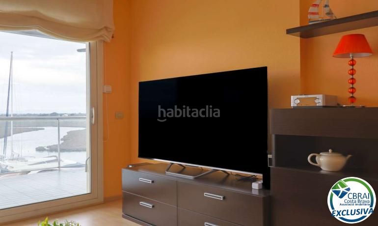 Foto 27d021c7-7fff-42dd-b422-a07599ed1a5b. Apartamento  con gran terraza, parking, trastero, vista al mar y piscina en Roses