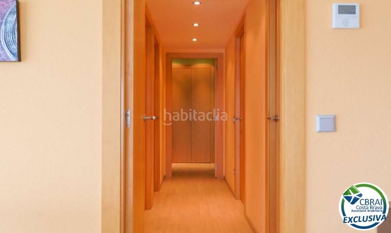 Foto 54c3ed95-5977-4116-8247-f2ff7d75e448. Apartamento  con gran terraza, parking, trastero, vista al mar y piscina en Roses