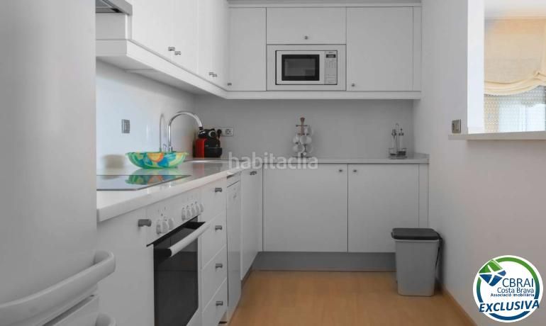 Foto 64b005b5-6bc7-44f2-a876-2eb6346f6684. Apartamento  con gran terraza, parking, trastero, vista al mar y piscina en Roses