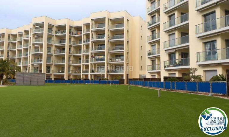 Foto 8fb1dfd7-bfec-4ba2-a8cb-95d222729d07. Apartamento  con gran terraza, parking, trastero, vista al mar y piscina en Roses