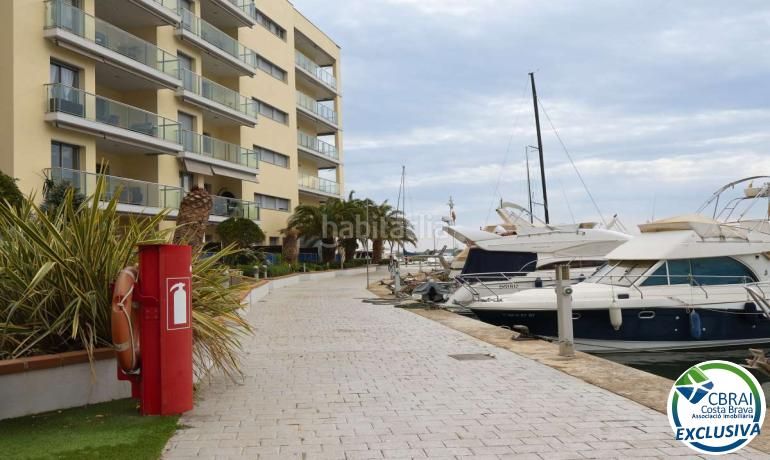 Foto 9d00760b-fded-4420-994f-2a9f1706918f. Apartamento  con gran terraza, parking, trastero, vista al mar y piscina en Roses