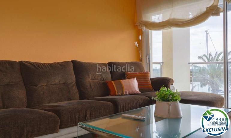Foto 9e9934b9-b876-4cad-8208-348914830bce. Apartamento  con gran terraza, parking, trastero, vista al mar y piscina en Roses