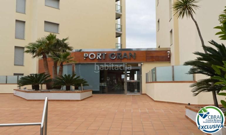 Foto b3a80525-d177-4b77-bf88-5a85dfe80e70. Apartamento  con gran terraza, parking, trastero, vista al mar y piscina en Roses
