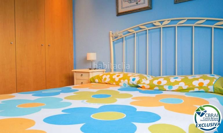 Foto b9b9a327-5ae9-455a-a038-f7dba405042c. Apartamento  con gran terraza, parking, trastero, vista al mar y piscina en Roses