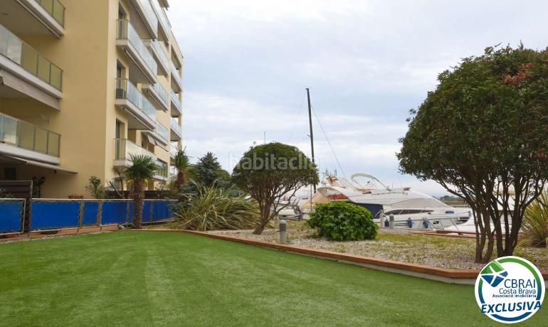 Foto bf2c27a4-d303-4967-9fcd-fe71fc0ad565. Apartamento  con gran terraza, parking, trastero, vista al mar y piscina en Roses