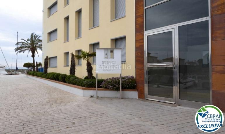 Foto c326f458-f1fc-4a3d-bed3-884eb1f08aca. Apartamento  con gran terraza, parking, trastero, vista al mar y piscina en Roses