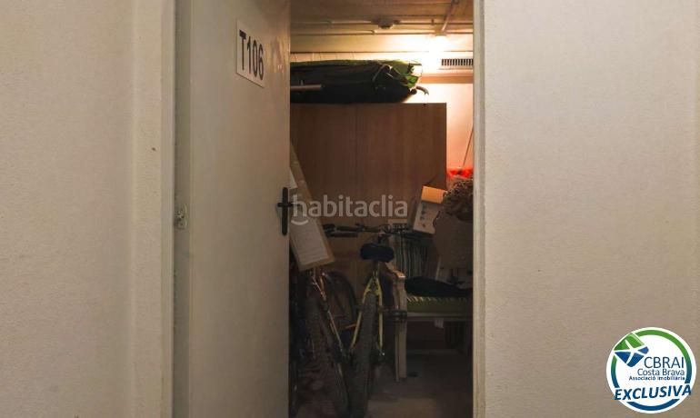 Foto d28750db-99be-41ff-8cfb-8e794f7df1fe. Apartamento  con gran terraza, parking, trastero, vista al mar y piscina en Roses