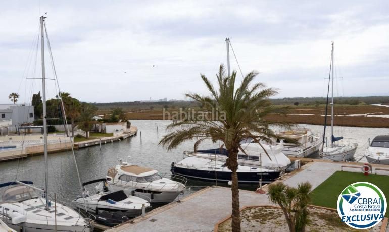 Foto ed2e0230-6d04-45e8-94b0-355fab290c2f. Apartamento  con gran terraza, parking, trastero, vista al mar y piscina en Roses