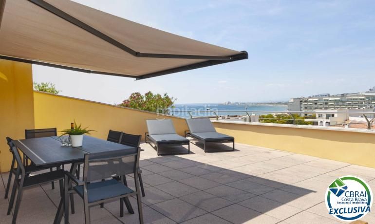 Foto 0a5b83c4-7b54-4b4e-8538-7144bdcecfda. Ático  en 1º línea de mar, solárium y licencia turística en salatà, en Roses