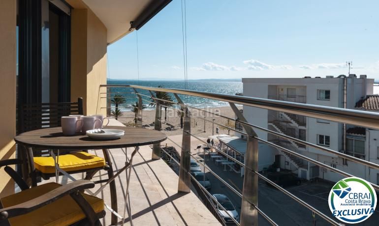 Foto 5cf79163-9419-458a-b617-3d3e08b19aff. Ático  en 1º línea de mar, solárium y licencia turística en salatà, en Roses