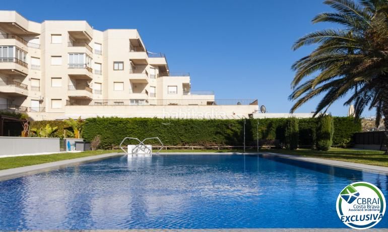 Foto 62e0b0be-7faf-49c4-8cb1-68832679e482. Ático  en 1º línea de mar, solárium y licencia turística en salatà, en Roses