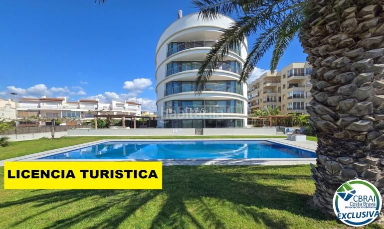 Foto 7175b201-601d-4357-a4df-303ed0fc2308. Ático  en 1º línea de mar, solárium y licencia turística en salatà, en Roses