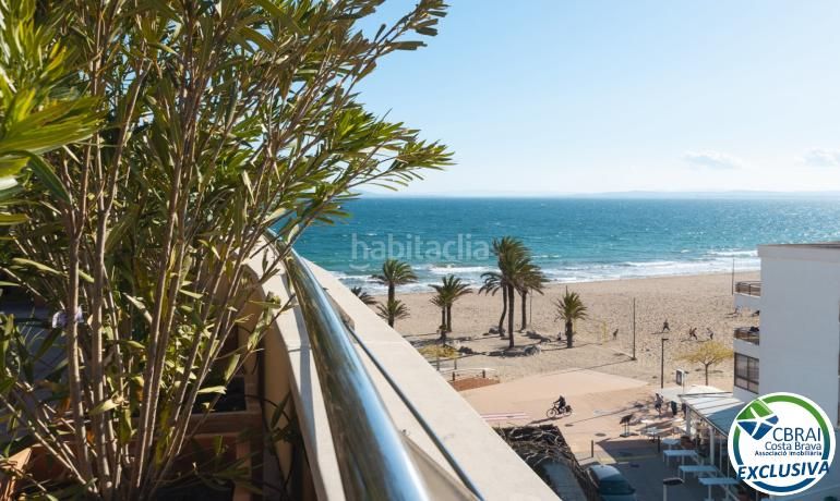 Foto d559d1b4-943d-4b51-b1f7-6dfae4db5bbc. Ático  en 1º línea de mar, solárium y licencia turística en salatà, en Roses