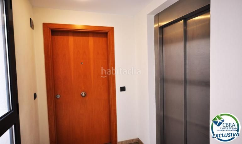 Foto e850fa2b-dadd-4742-9526-b9ae46cb04cf. Ático  en 1º línea de mar, solárium y licencia turística en salatà, en Roses
