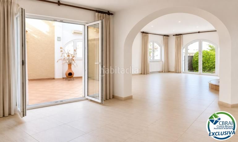 Foto 4c6c4a0b-b6e6-4832-82ce-623dacf72d5a. Casa amb calefacció aparcament a Segre - Ebre - Ter Empuriabrava