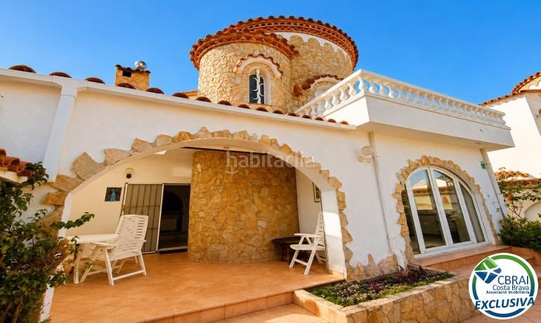 Foto b891457f-323f-4ef8-b02c-ccd60e645297. Casa amb calefacció aparcament a Segre - Ebre - Ter Empuriabrava