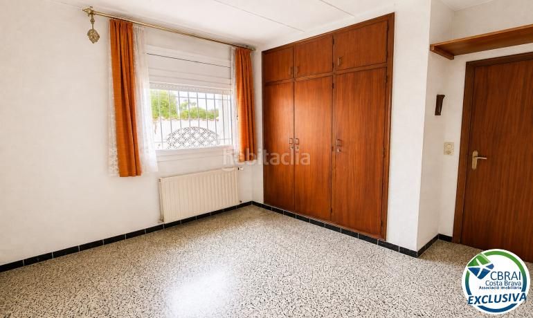 Foto db34f17a-d3fa-443b-922b-3b2004b6e040. Casa amb calefacció aparcament a Segre - Ebre - Ter Empuriabrava