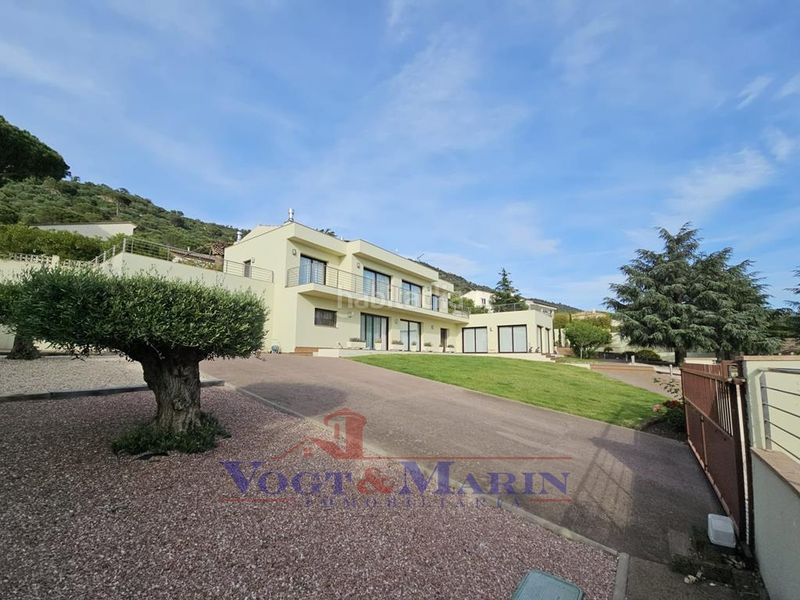 Foto 6deb1928-cb44-47dd-bc9a-e5ddee7e374e. Casa amb xemeneia calefacció aparcament piscina a Pau