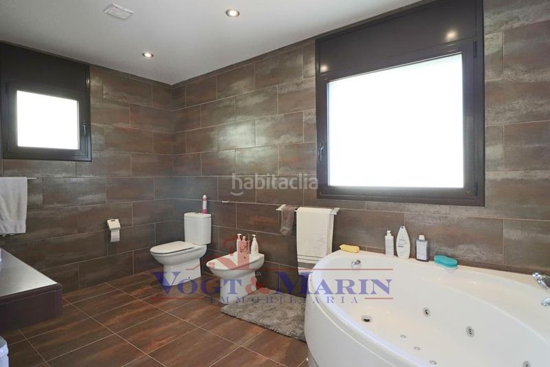 Foto c7e44ca0-cad2-4cf9-8caa-8df2c5e494d8. Casa amb xemeneia calefacció aparcament piscina a Pau