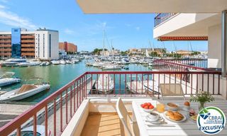 Apartamento  Avinguda de la platja. Apartamento con gran terraza y vista al canal a 600m del mar