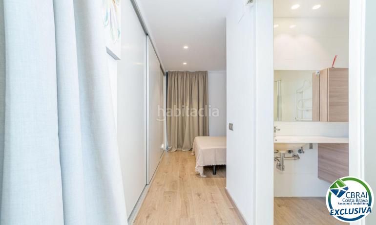 Foto e6a74e17-a74d-45cf-88e1-c149bff61fc9. Apartamento  en planta baja con jardín en santa margarita, en Roses