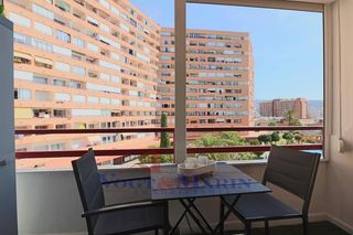 Monolocale  Carrer cap ponent. Estudio moderno en una residencia con piscina, jardín y parking