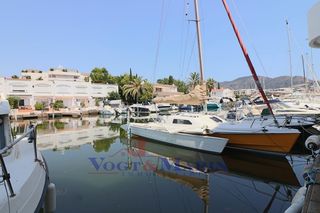 Apartamento  Carrer cala fonda. Piso totalmente reformado con 2 dormitorios y amarre