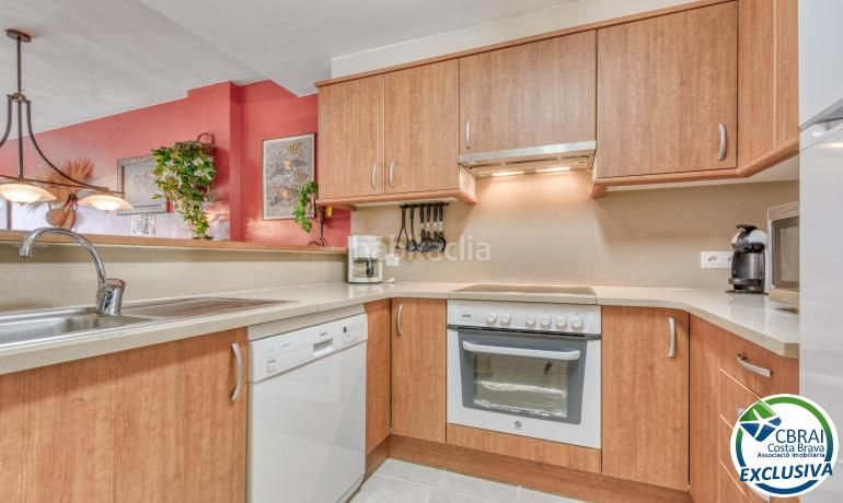 Foto 12320de6-960b-4d2b-80b2-f6772977ade5. Apartament amb aparcament piscina a Salatar Roses
