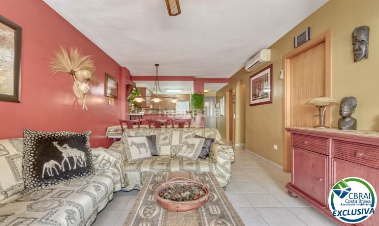 Foto 9c7a6eed-7e81-4795-90e7-2f2517614b2b. Apartament amb aparcament piscina a Salatar Roses