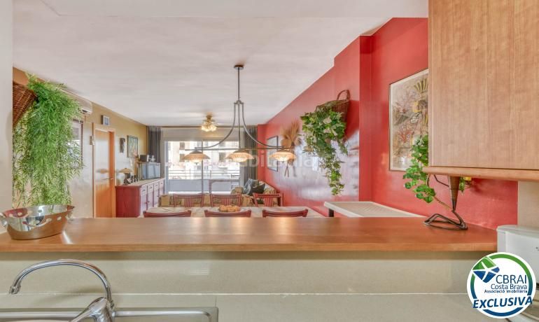 Foto bc98d36e-480f-4c4d-949c-dd92c3a2c4c2. Apartament amb aparcament piscina a Salatar Roses