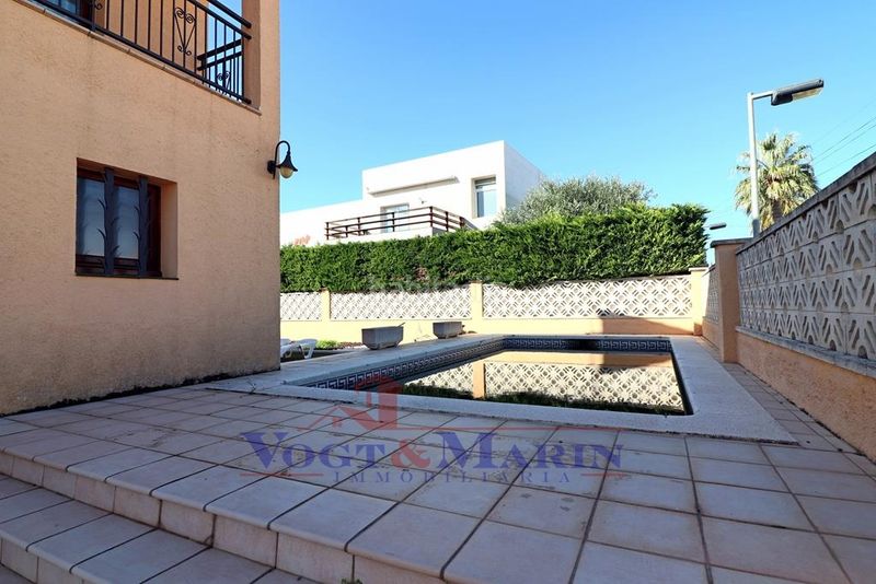 Foto a7df5bd0-3819-425e-bdb6-a85d999b190e. Casa amb calefacció aparcament piscina a Requesens Empuriabrava