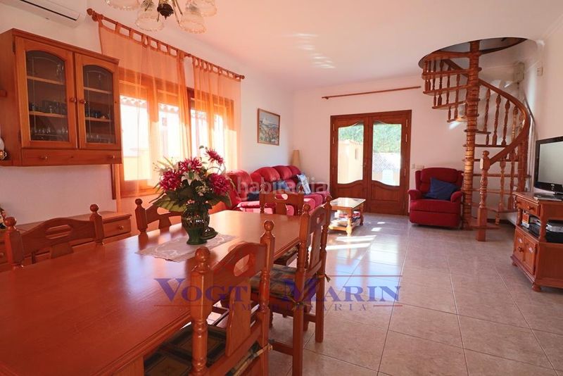 Foto b5216d21-d68b-4194-95e6-8bebebd0e6fe. Casa amb calefacció aparcament piscina a Requesens Empuriabrava