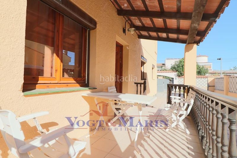 Foto ba04c8d0-abee-44da-b581-6b5d98593b41. Casa amb calefacció aparcament piscina a Requesens Empuriabrava