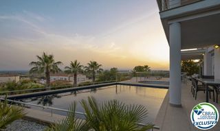 Casa  Carrer bèlgica. Villa de lujo con piscina y vista única en can isaac, palau-save