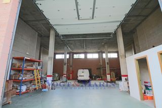Geschäftsraum in Puigmal - Mas Nou. Amplio local/almacén con muchas posibilidades
