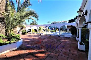 Maison  Empúries a. Villa de lujo con piscina, amarre de 30m y apartamento independi