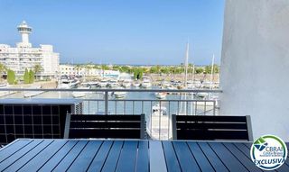Appartement  Carrer port grec. Apartamento renovado con terraza y vista al canal y mar en port