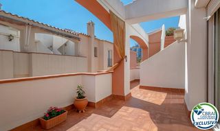 Appartement  Carrer badia-gran reserva. Appartement a 100m del mar con piscina, jardin y parking